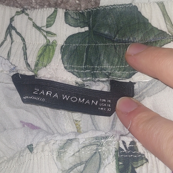 4/$18 Floral casual trousers - Picture 3 of 4